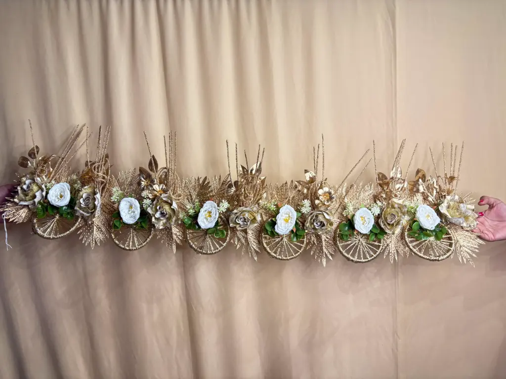 Rajsi Phool Dwaarbandhan(Golden White Entrance Décor)