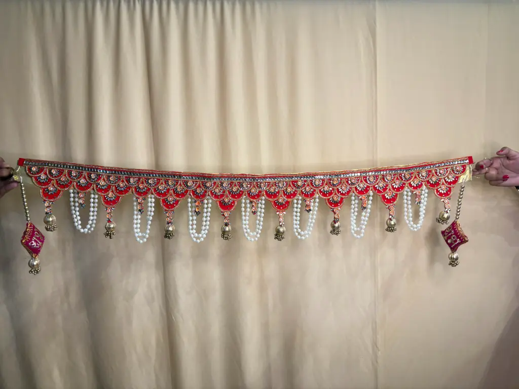 Laal-Moti Vaibhav Toran