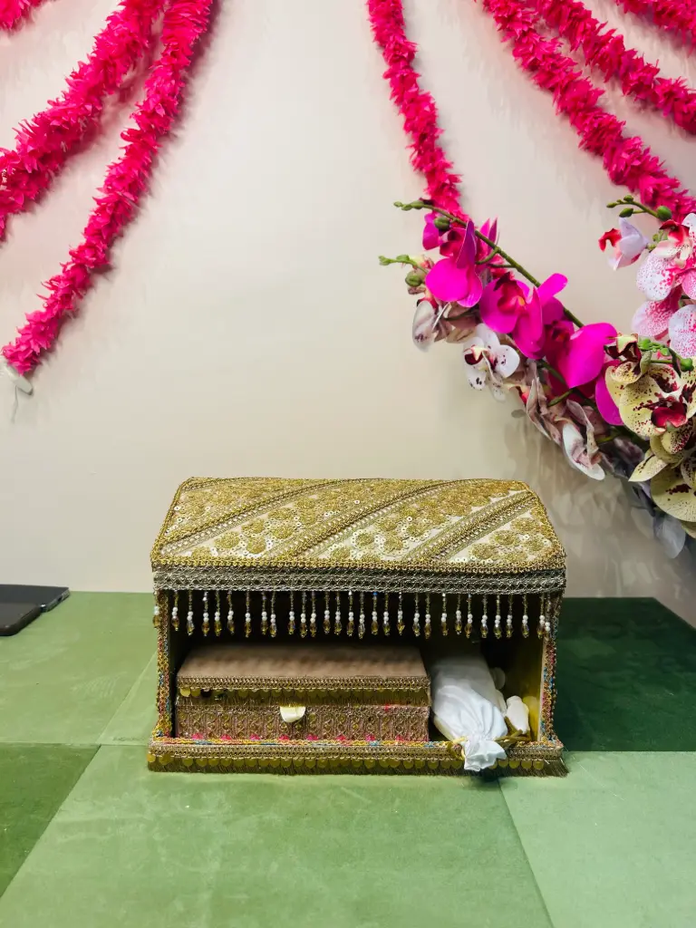 ⭐ “Regal Sequin Treasure Invite Chest” ⭐