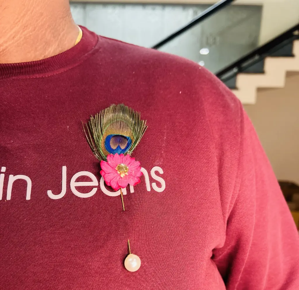 Mehfil Mayur Floral Brooch🦚🌿(50 Pcs)