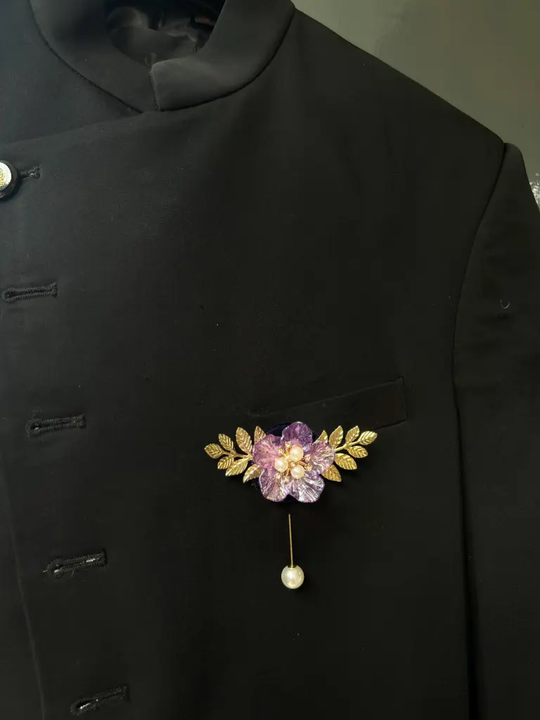 🌈Trinity Gem Bloom Brooch(50 Pcs)