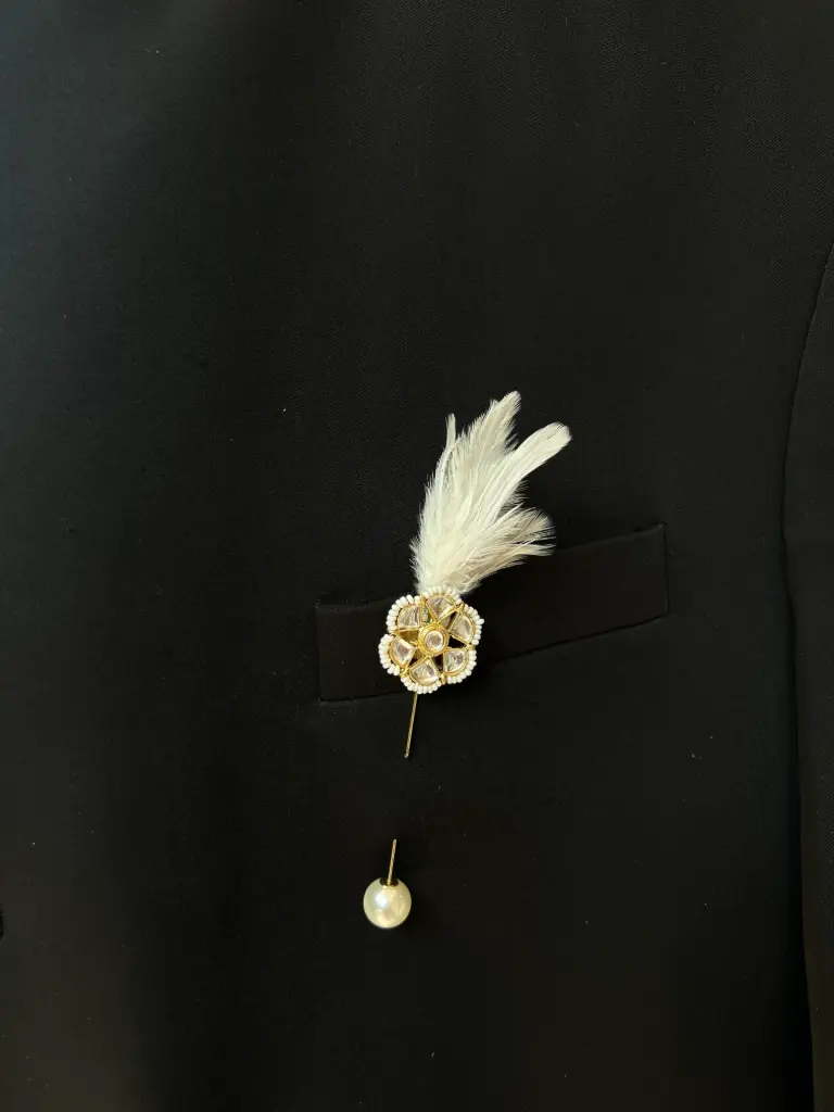 Regal Feather Pearl Lapel Pin 🕊(50Pcs)